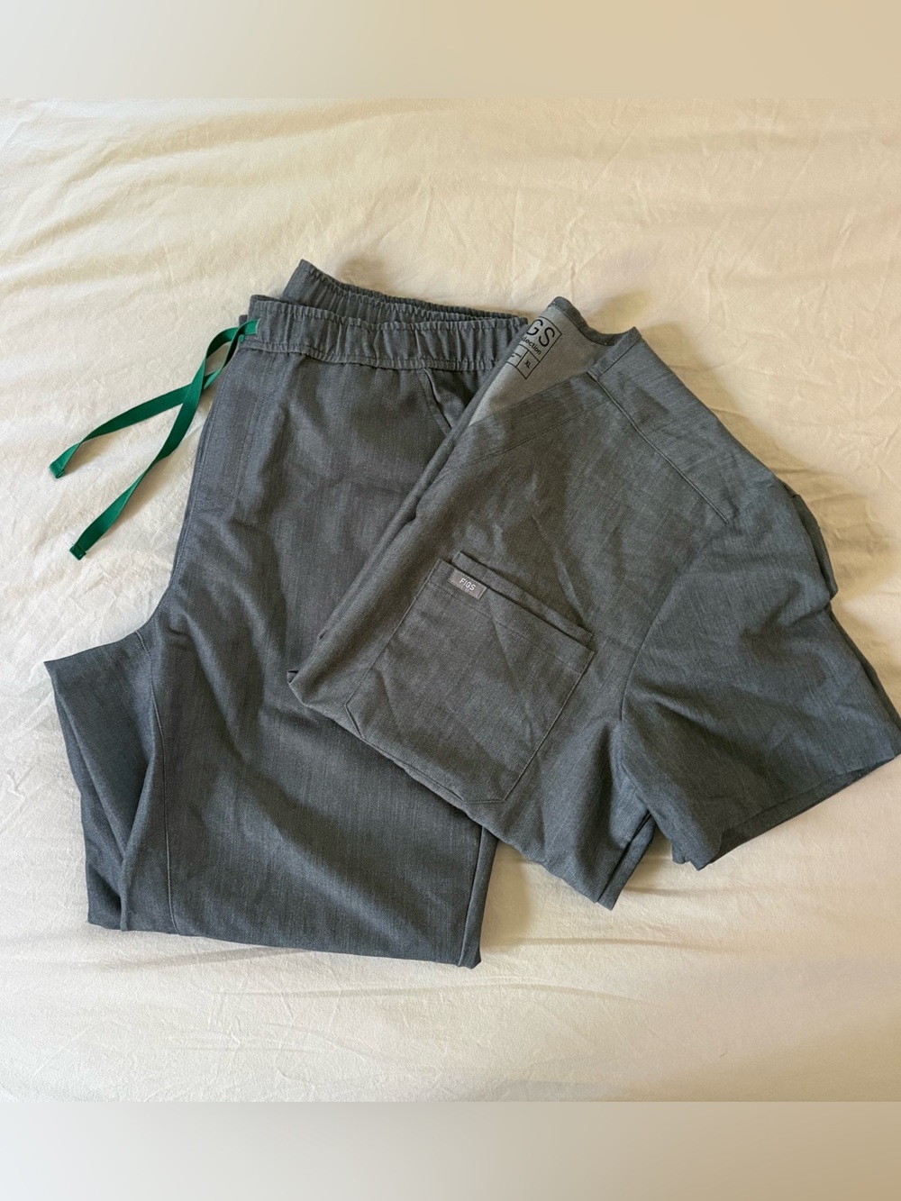 FIGS Men’s Graphite Grey Scrub Top and Jogger Pants Set XXL